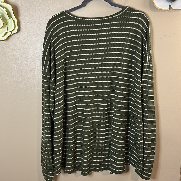 Rue+ Waffle Knit V-Neck Top - Picture 2 of 6